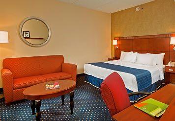 Courtyard By Marriott Greensboro Ngoại thất bức ảnh
