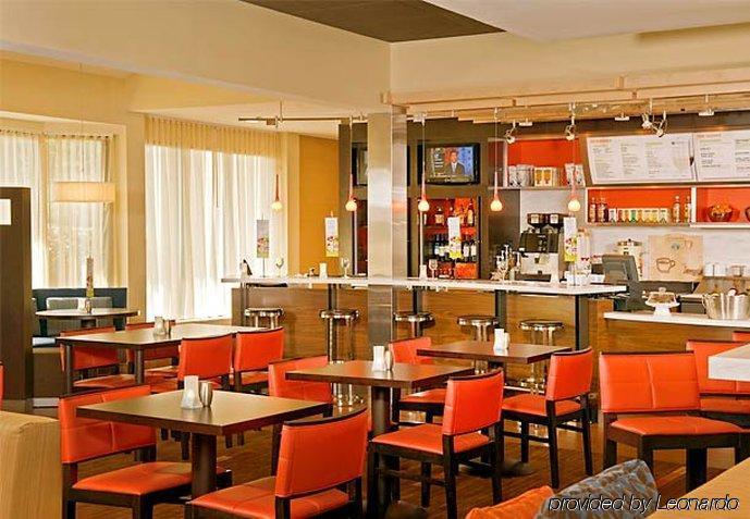 Courtyard By Marriott Greensboro Ngoại thất bức ảnh