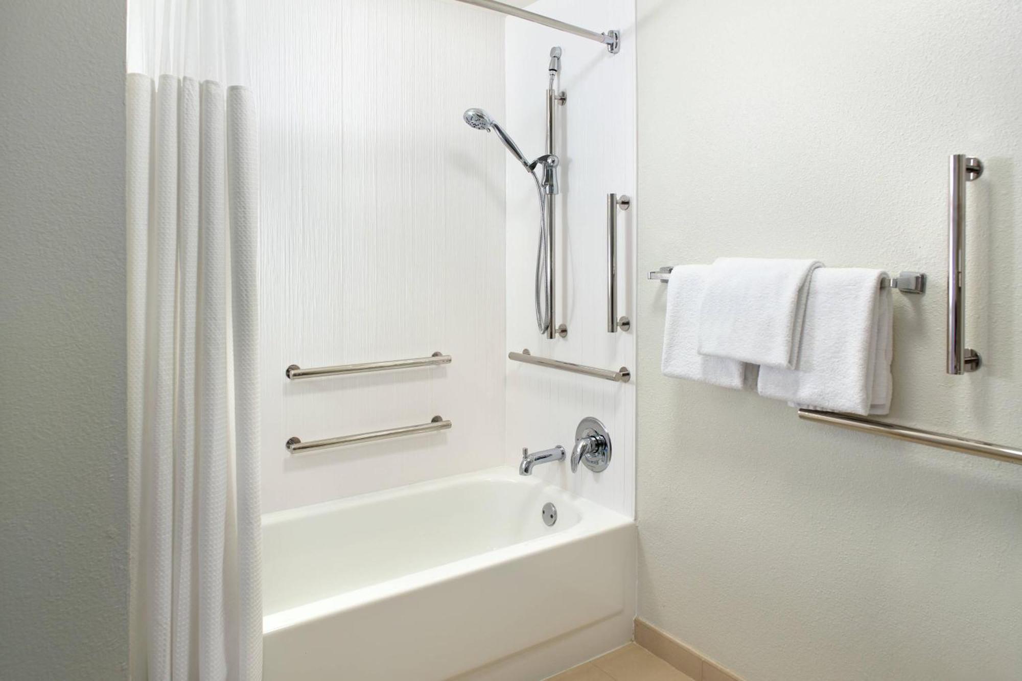 Courtyard By Marriott Greensboro Ngoại thất bức ảnh