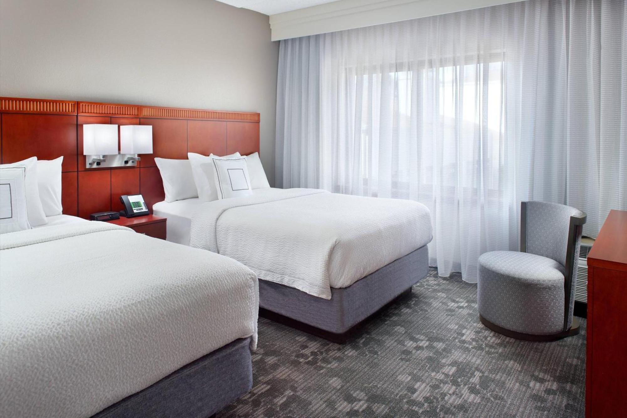 Courtyard By Marriott Greensboro Ngoại thất bức ảnh