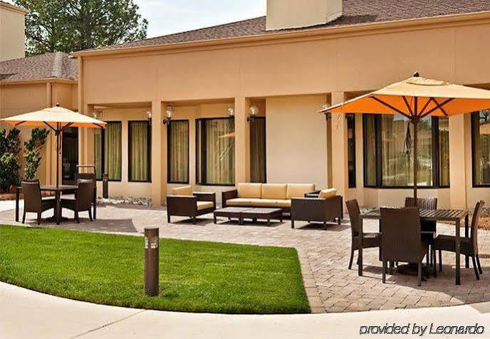 Courtyard By Marriott Greensboro Ngoại thất bức ảnh