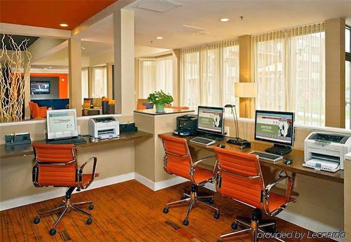 Courtyard By Marriott Greensboro Ngoại thất bức ảnh